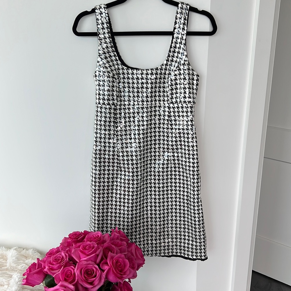 CLUELESS VIBES!! Bailey 44 size 4 houndstooth sequin dress